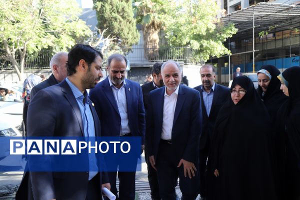 نواختن زنگ آغاز سال تحصیلی با حضور وزیر دادگستری 