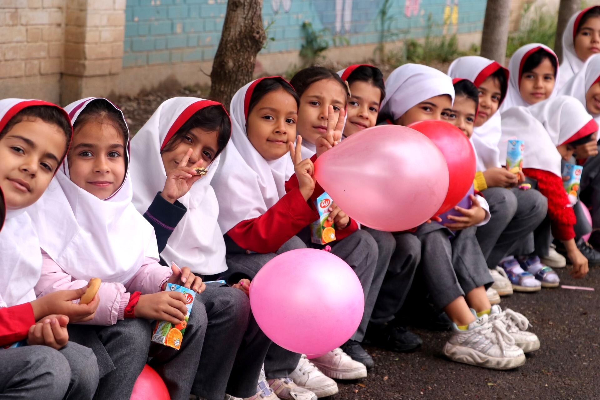 کارناوال شادی سازمان دانش‌آموزی به مناسبت روز دختر در دبستان پیامبر اعظم