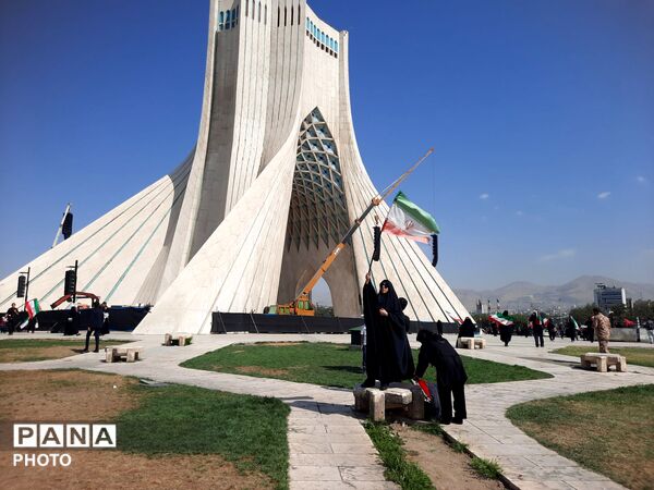 وداع باشکوه ملت با رهبر انقلاب و تشییع پیکر پاک و مطهر ایشان