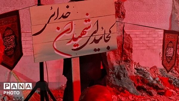 خیابان ایثار در سوگ سردار داود عسگری و خانواده‌ شهیدشان