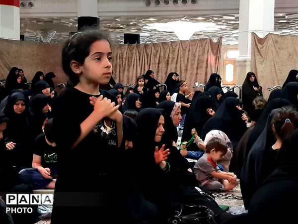 مراسم عزادای بانوان در حرم حضرت معصومه(س)