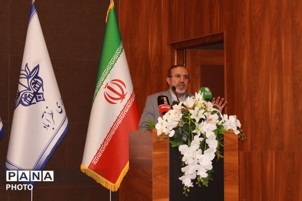 تجلیل از خبرنگاران و عکاسان نظرآباد در آیین گرامیداشت هفته خبرنگار 
