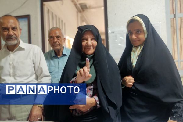 مردم شیراز پای کار ایران و وطنشان