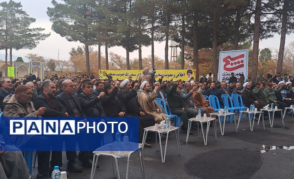  غبارروبی مزار شهدا در نیشابور 