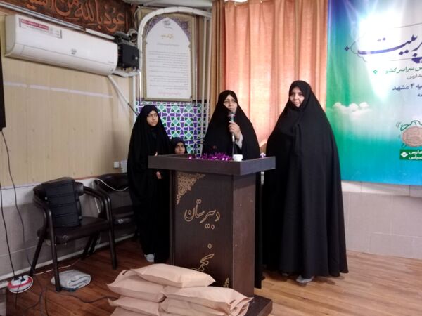 آیین نواخته شدن زنگ نماز در دبیرستان نجمه