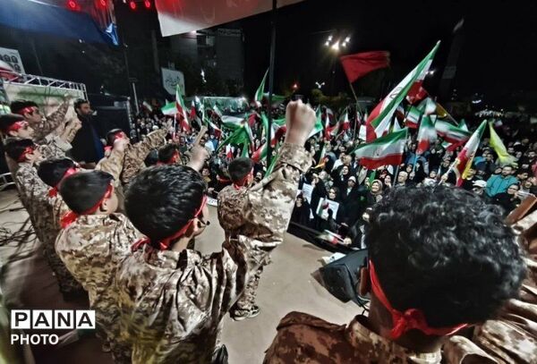 اینجا ایران؛ و نفس میهن و ولایت هنوز بلند است 
