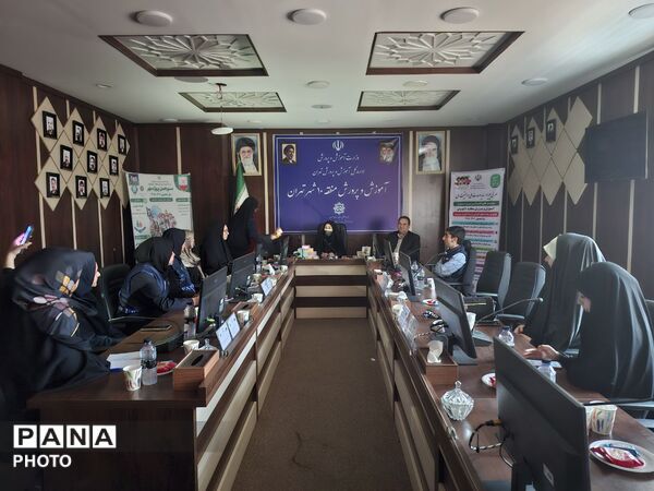 آیین تقدیر از دانش آموز خبرنگاران منطقه ۱۰ تهران 