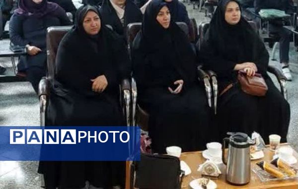 کارگاه توانمندسازی مراقبین و رابطین سلامت مدارس ناحیه۶