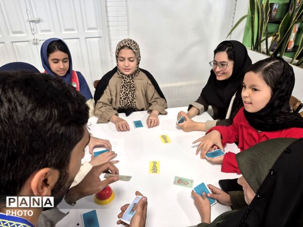 تقدیر از دانش‌آموزان غرفه‌های «بر مدار ایران» و دورهمی صمیمانه با مدیر سازمان دانش‌آموزی خراسان رضوی