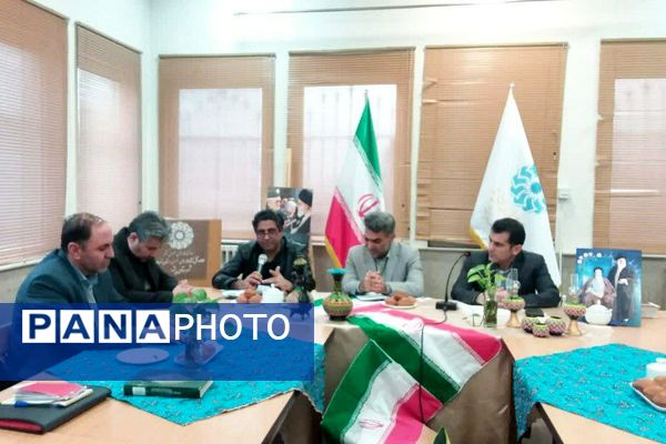 پرتو فجر در کتابخانه پانزده خرداد درخشید؛ عصر شعر انقلاب با حضور شاعران و فرهیختگان