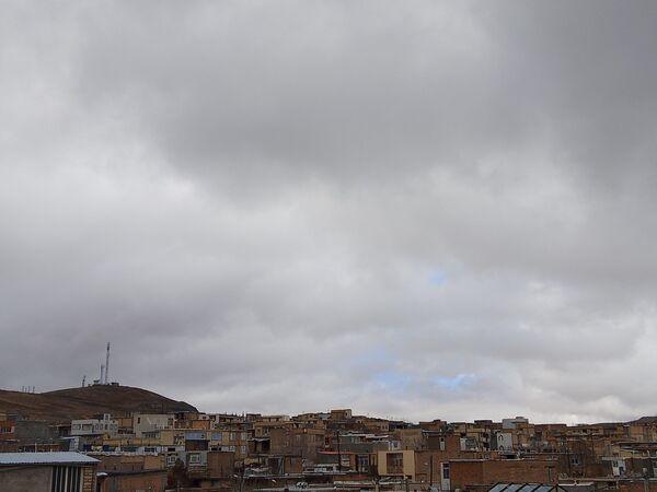 بارش زیبای باران با عطر و بوی بهار در شهرستان بن