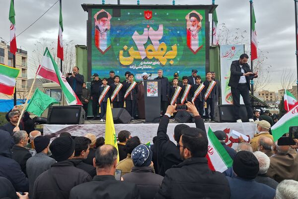 حضور اقشار مختلف مردم پردیس در راهپیمایی ۲۲بهمن 