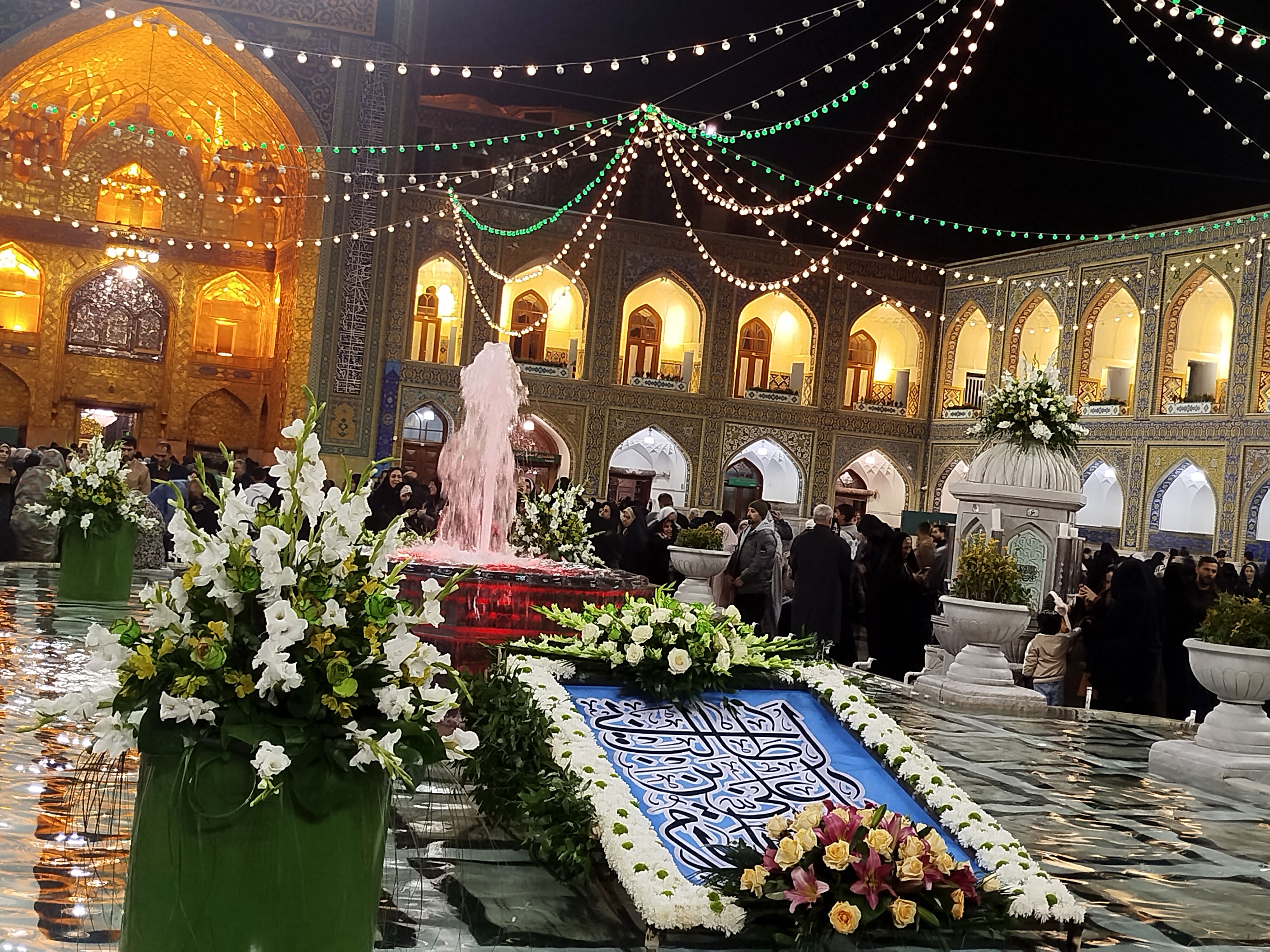 مشهد مقدس در تب‌وتاب جشن ولادت نخستین امام شیعیان  