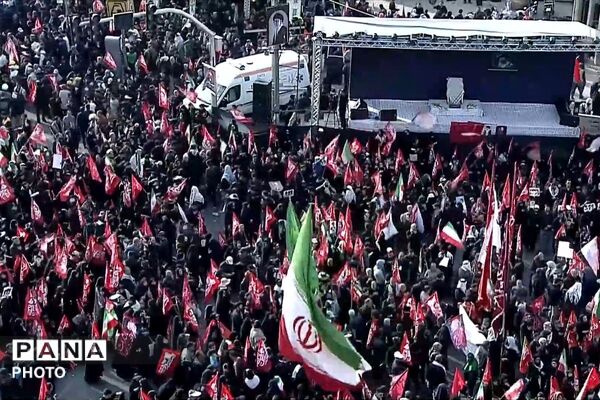 اشک‌ها و بغض‌های میلیونی در مسیر تشییع پیکر مطهر رهبر شهید