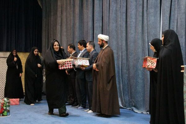 تقدیر از مدیران و فعالان پیشگیری از آسیب‌های اجتماعی شهرک امید صفادشت در نماز جمعه
