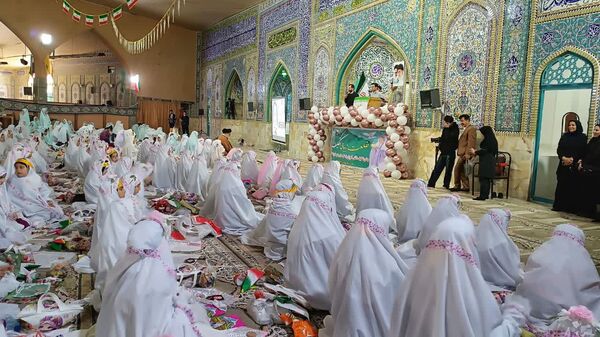 نماز جماعت انسجام‌بخش جشن تکلیف دختران بویراحمدی