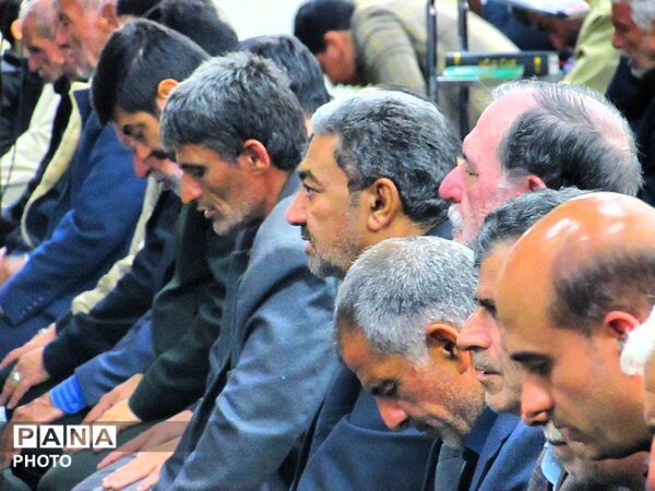 نماز جماعت همزمان با اربعین رهبر شهید انقلاب اسلامی