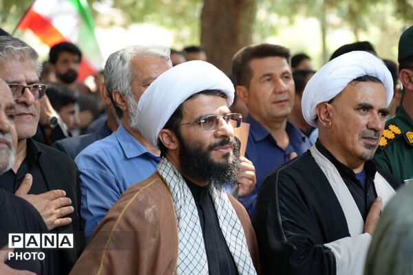 تجمع باشکوه مردم لردگان از گلزار شهدا تا مزار شهدای گمنام چشمه‌برم 