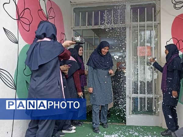 مراسم گرامیداشت مقام معلم دردبیرستان دخترانه امام حسین(ع) مشهد