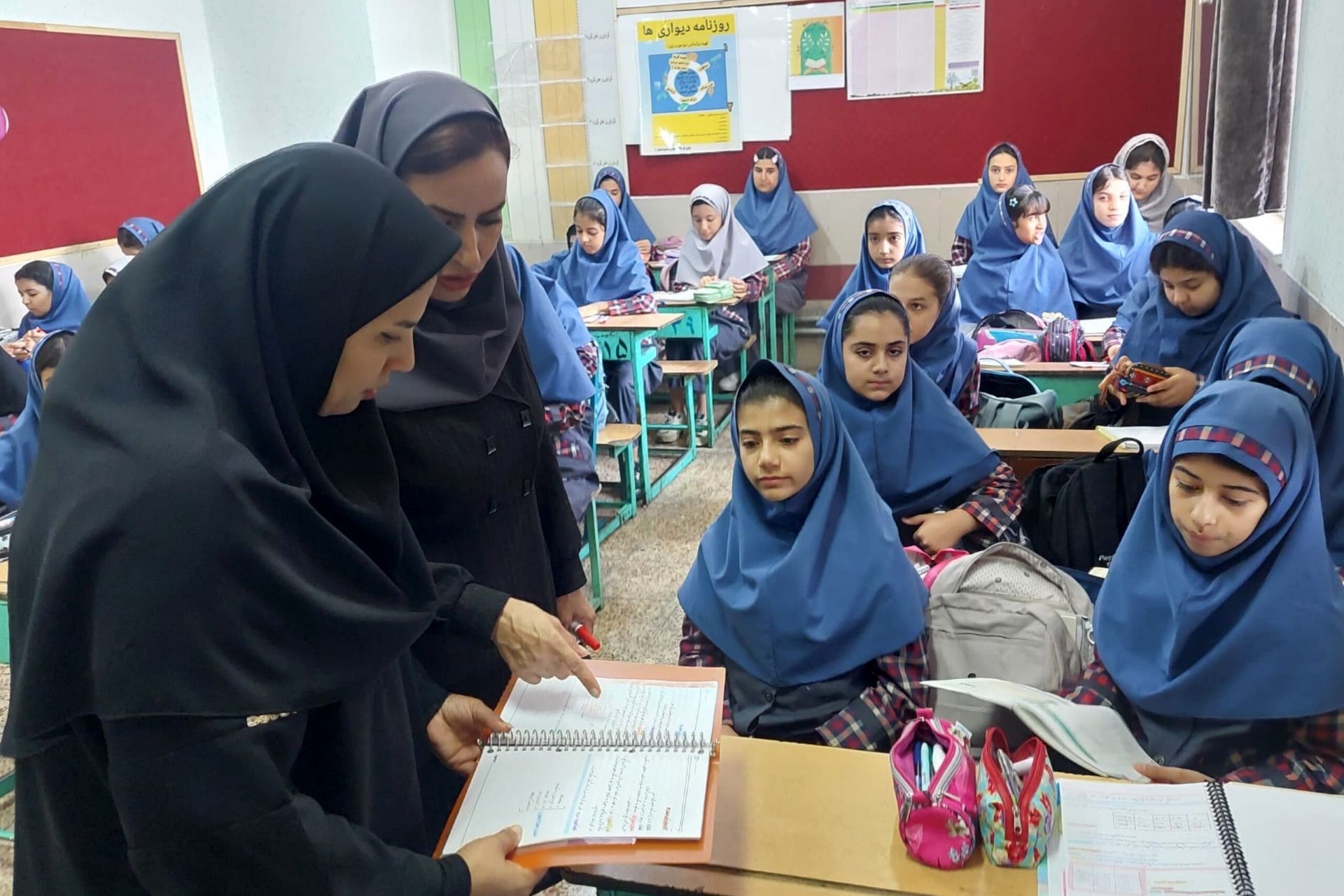 بازدید گروه های آموزشی از کلاس های دبستان خورسندیان دو