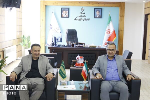 تجلیل فرماندار فیروزکوه از کارکنان حراست 