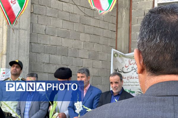 غبارروبی مزار شهدا در امام زاده حسن(ع) نسیم‌شهر