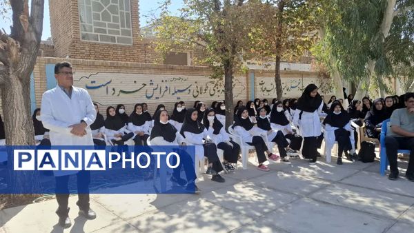 برگزاری جشن علمی شیمی در دبیرستان حضرت زینب(س) بهاباد