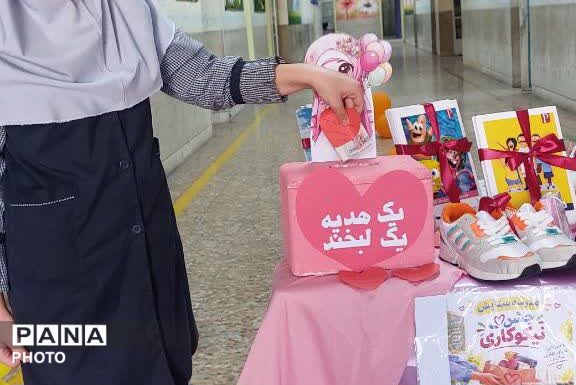 جشن عاطفه‌ها و جلوه‌ مهربانی در دبستان ستایش
