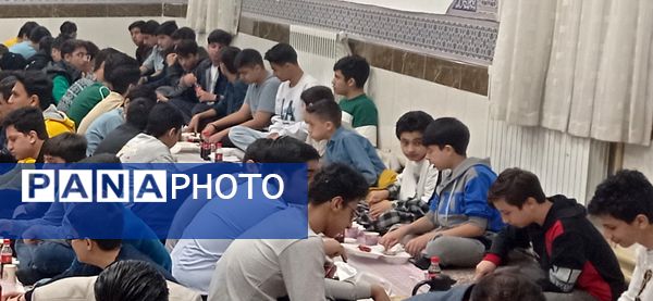 مراسم افطاری در دبیرستان استعدادهای درخشان شهید بهشتی دوره اول