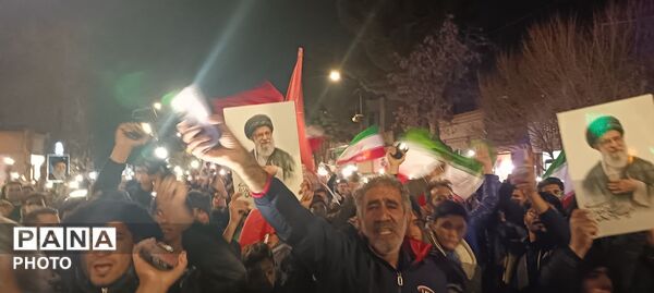 حضور خودجوش مردم نیشابور در خیابان های این شهر