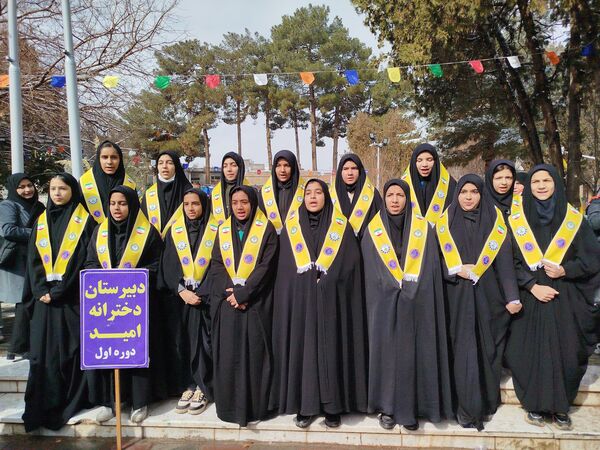 راهپیمایی ۲۲بهمن در شهرستان کاشمر با حضور پر رنگ مردم برگزار شد 