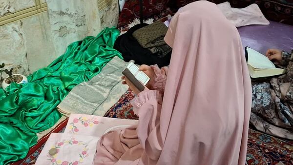 اعتکاف دختران دانش‌آموز قم در مسجد امام حسین(ع)