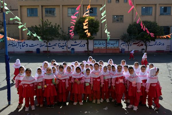 جشن میلاد حضرت زینب(س) با حضور مادران پرستار در دبستان علویان بهارستان‌دو