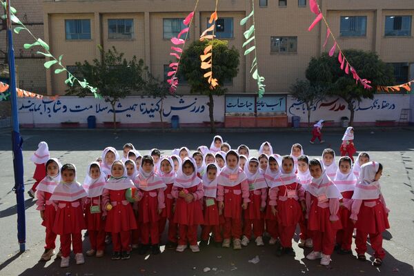 جشن میلاد حضرت زینب(س) با حضور مادران پرستار در دبستان علویان بهارستان‌دو