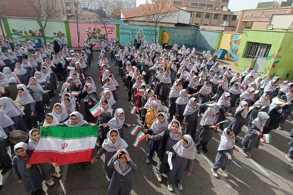 جشن انقلاب در ناحیه دو شهرری با حضور معاون پرورشی و فرهنگی شهرستانهای استان تهران 