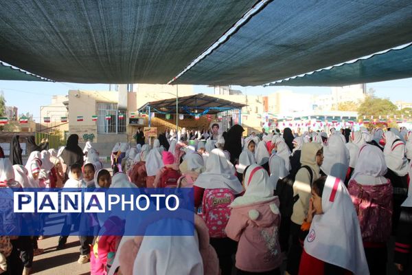 اجتماع استکبار ستیزی و رویداد پلاکاردنویسی دانش‌آموزان سمنان