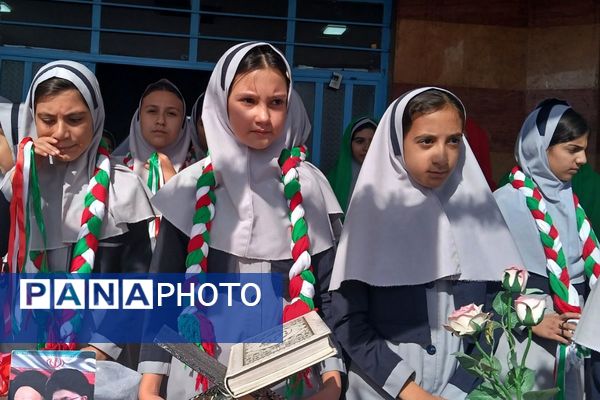 برگزاری مراسم روز دانش‌آموز در مدارس بهارستان‌دو