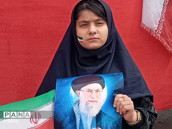 بیعت دانش آموزان دبستان نرجس با رهبر انقلاب
