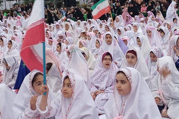 حضور معاون پرورشی وزارت آموزش و پرورش در جمع فرشتگان نمازگزار