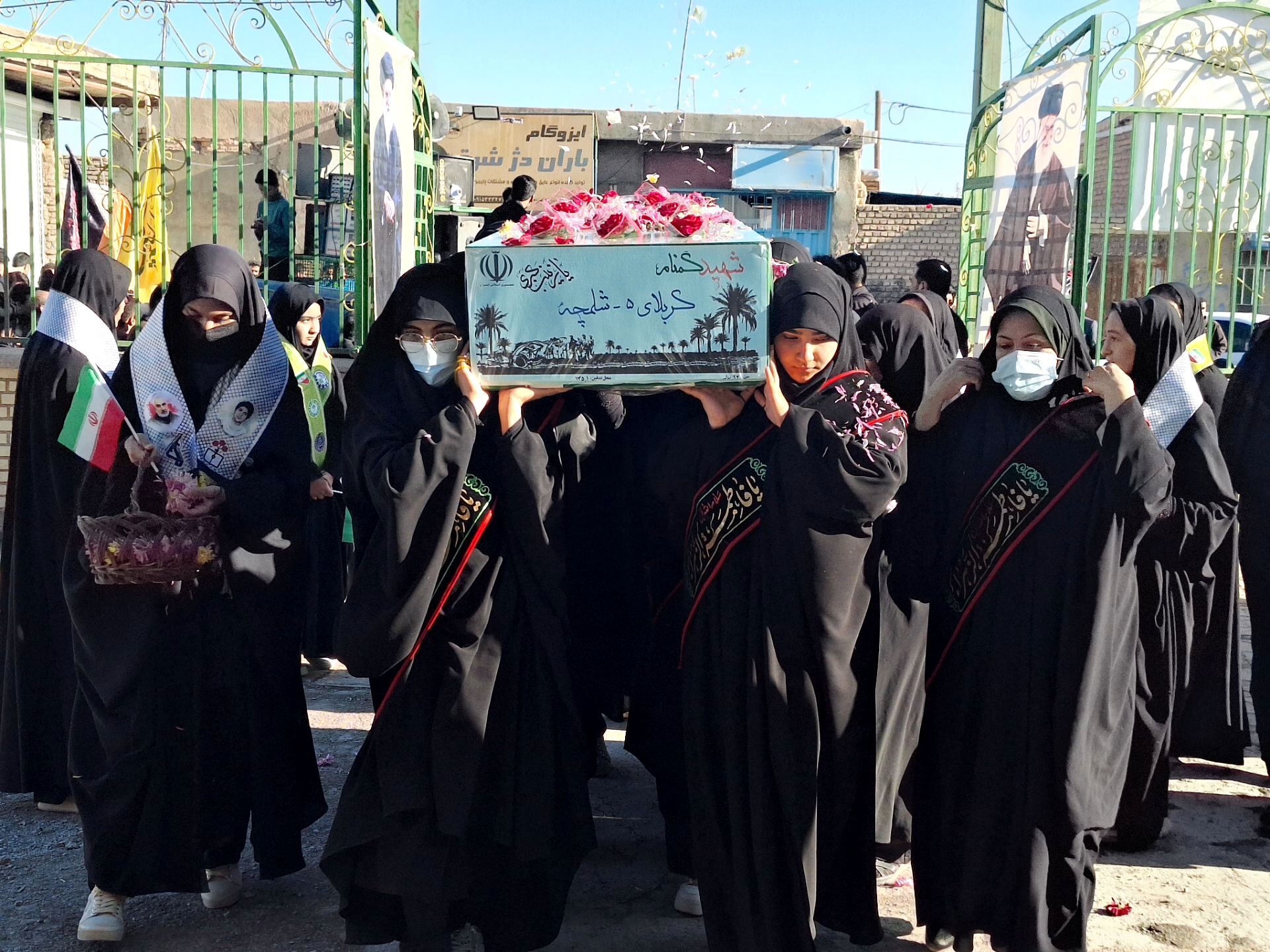 تشییع پیکر شهید گمنام به دست دانش آموزان و مردم روستای جابوز