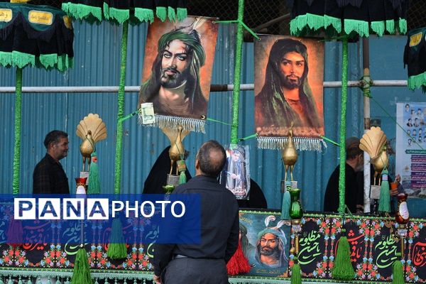 پرچم‌های عزا بر فراز حرم امام رضا(ع)