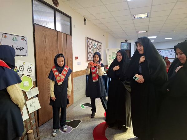 برگزاری مراسم یاوران انقلاب در دبستان آرمینه مصلی نژاد ناحیه ۶ مشهد 