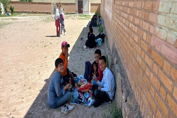 برگزاری اردوی درون مدرسه‌ای در مدرسه شهید معتمدی گزکوه