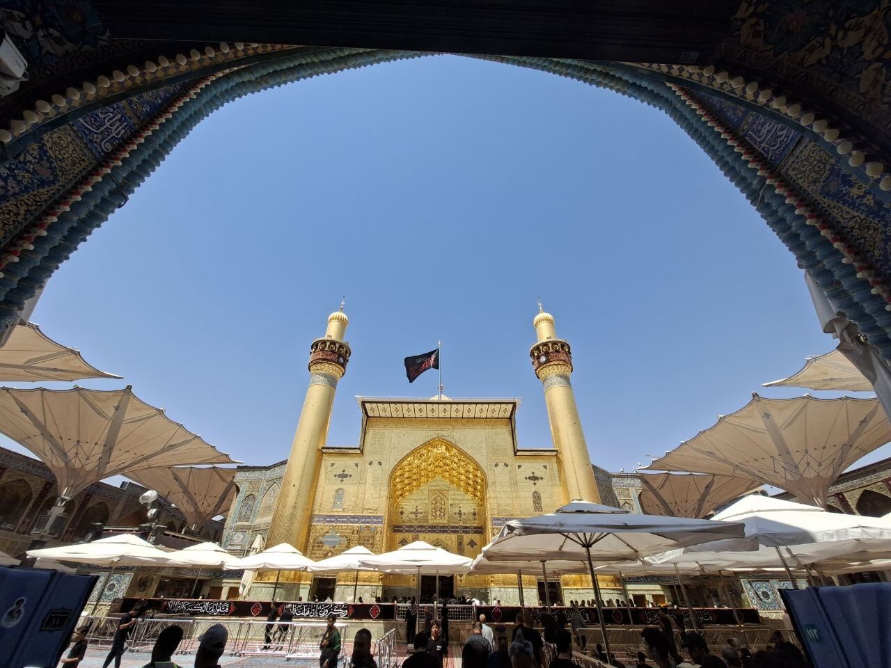 ایوان نجف از قاب پانا