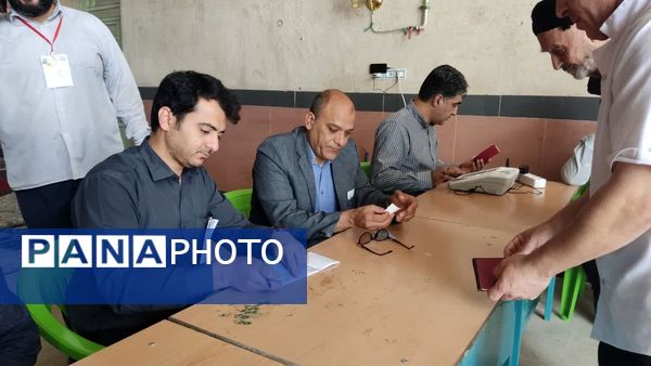 حضور پرشور مردم لرستان پای‌صندوق‌های رأی‌گیری