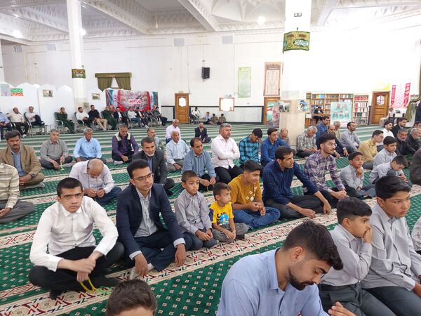 قدمی هم‌سنگر ایمان؛ از مدرسه تا صف نماز جمعه