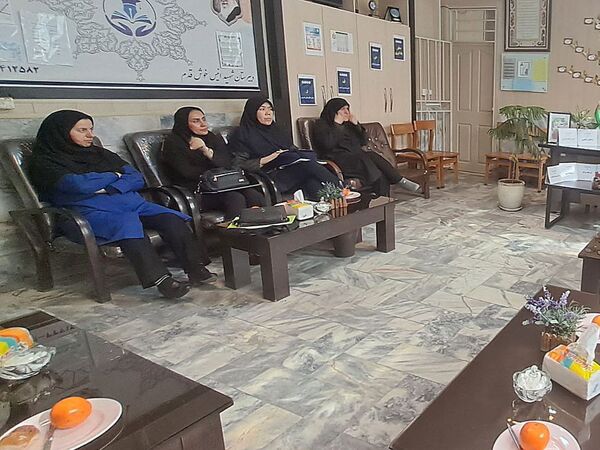 جلسه شورای دبیران مدرسه انیس خوش قدم ناحیه دو 