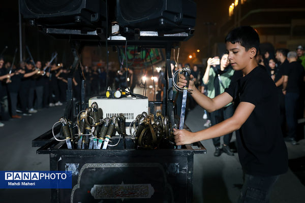 مراسم عزاداری شب تاسوعای حسینی در میدان منیریه تهران