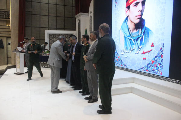 همایش تقدیر از فعالان اردوهای راهیان نور دانش‌آموزی در قم