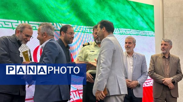 حضور وزیر آموزش و پرورش در بیست‌و‌ششمین جشنواره خیرین مدرسه‌ساز استان مرکزی